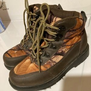 Boys size 2 DeerStags winter boots